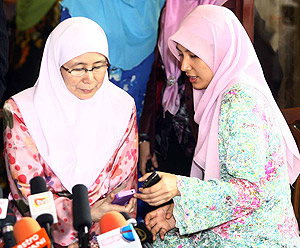 Azizah and Nurul Izzah