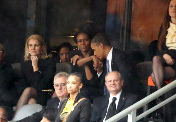 Obama Michelle kissing hand