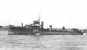 hms_warwick_d25