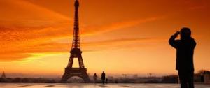 photographing the eiffel tower