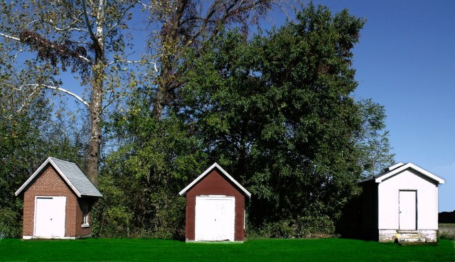 cabins-255705_1280