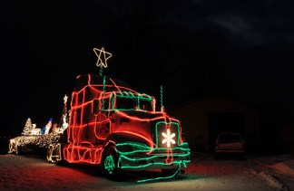 christmaslighttruck01
