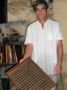 Guide holding form alongside atub of paper past for dipping
