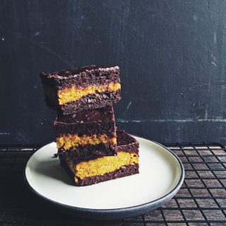 Rich Pistachio Cheesecake Brownies | Sugar-Free Recipes | fructopia.de