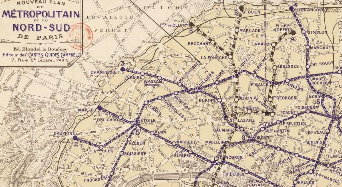 Détail de plan du métropolitain parisien Nord-Sud présentant le réseau de lignes violettes reliant les stations. Le titre "NOUVEAU PLAN MÉTROPOLITAIN ET DU NORD-SUD DE PARIS" apparaît en haut avec les informations d'édition. Les tracés des lignes connectent de nombreuses stations marquées par des cercles blancs. Les noms de stations figurent en caractères noirs sur fond beige. Cette cartographie documente le transport urbain souterrain parisien avec son maillage complet.