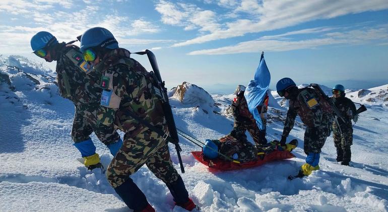 Подразделения голубых касок патрулируют гору Хермон на Голанских высотах.