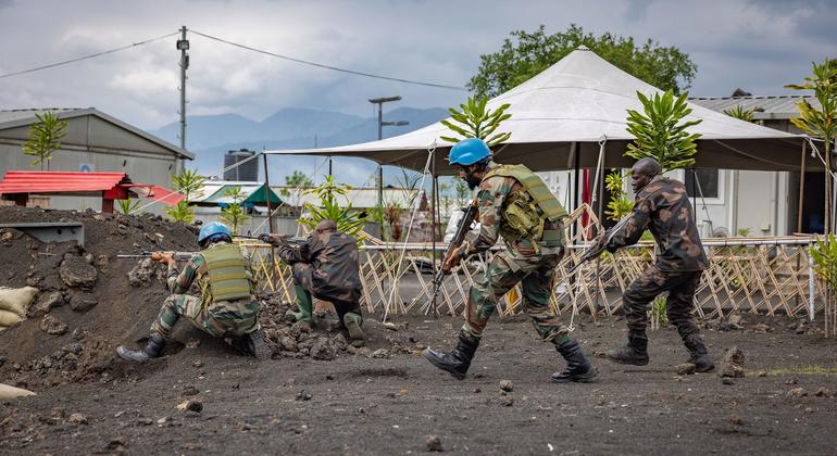 Walinda amani wa Umoja wa Mataifa kutoka India, wanaohudumu kwenye kikosi cha MONUSCO cha kuchukua  hatua haraka, RDP huandaa mafunzo ya mara kwa mara kwa  askari wa jeshi la serikali ya DRC, FARDC.