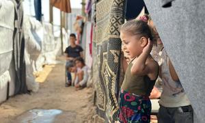 As crianças em Gaza foram forçadas a saírem de suas casas e viver em abrigos improvisados com as suas famílias