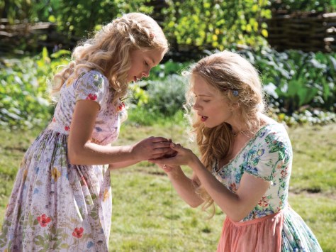 The young Cinderella and her mother.