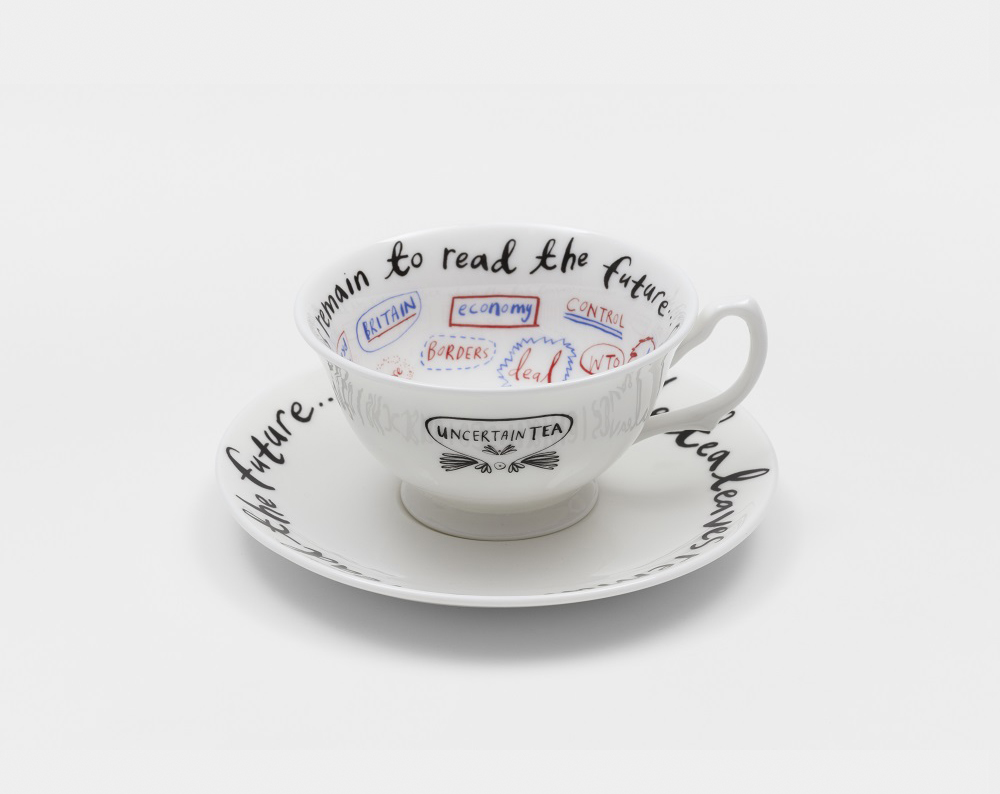 Cup en saucer met Brexit-bericht
