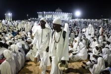 Des fidèles musulmans lors du pèlerinage du Gamou au mausolée Seydina Limamou Laye, à Dakar, le 15 septembre 2024.