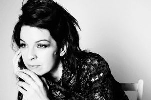 La chanteuse et auteure compositrice californienne de 44 ans revient avec un cinquième album studio, Stonechild.