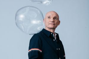 Dans ce nouvel album, produit par Maxime Le Guil, il invite au chant Camélia Jordana (La Photo) et Alain Souchon (Sans sommeil).