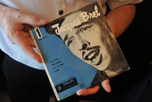 Un 45 tours de Jacques Brel (photo d’illustration).