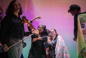 Le spectacle « I Silenti », qui ouvre le festival Babels à Grenoble, commémore le génocide des Roms pendant la Seconde Guerre mondiale.