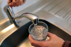 De 6 % en 2020, le taux de Français concernés par une eau « hors des clous » est passé à 20 % en 2021.