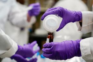 Le géant américain 3M, visé par des milliers de plaintes pour avoir contaminé de l’eau potable avec des substances chimiques très polluantes, les PFAS, a accepté de verser entre 9,7 milliards et 11,5 milliards d’euros entre 2024 et 2036 en échange d’un arrêt des poursuites judiciaires, jeudi 22 juin (photo d’illustration).