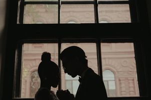 Le mariage entre une riche héritière noire et un jazzman blanc pauvre va cristalliser les tensions raciales au sein d’une famille dont la saga, sur trois générations, épouse le cours de l’histoire américaine.