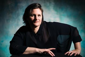 Dans Let’s Walk, son dixième album, Madeleine Peyroux signe elle-même paroles et musiques, avec le guitariste Jon Herington.