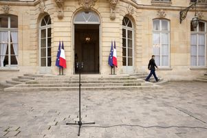 Au lendemain de la démission de son gouvernement, Sébastien Lecornu a entamé mardi 7 octobre 2025, « d’ultimes négociations » pour tenter de trouver une issue à a crise politique.