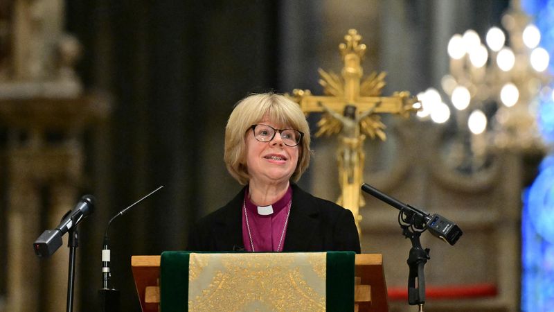 Pourquoi avoir choisi Sarah Mullally, première femme évêque à la tête de l’Église d’Angleterre ?