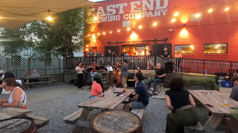 people have fun watching musicians playing