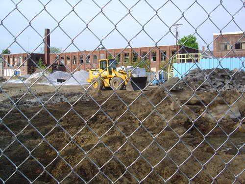 Construction with chainlink