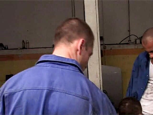 Cazzofilm: Serviced by two mechanics