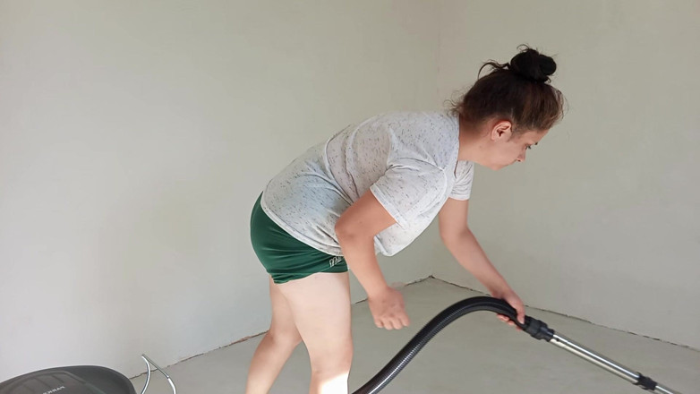 fartingclub01: PAWG dziewczyna próżnia w domu