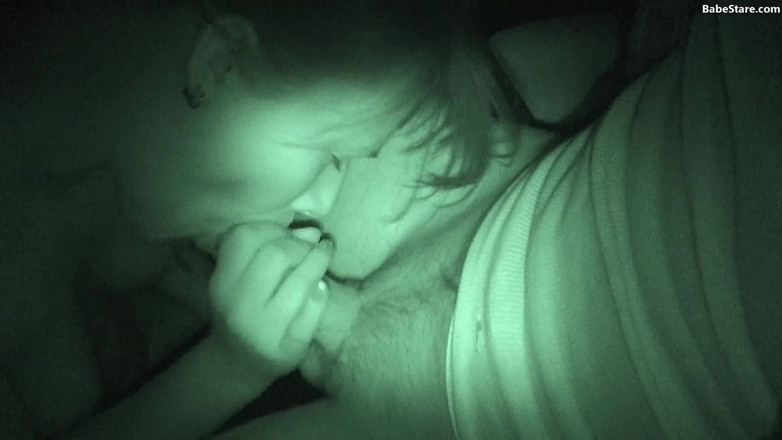 Babe Stare: Emily gibt nachts einen tollen kopf
