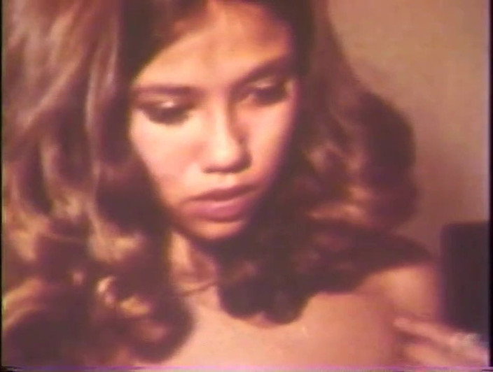 Vintage megastore: Chica inocente vintage se folla a un tipo mayor