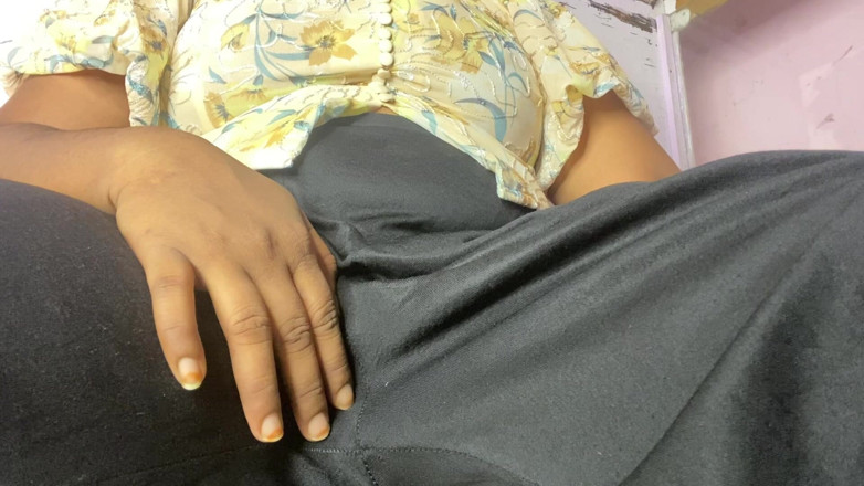 Angoori: Tesão de menina peituda gemendo duro dedilhando buceta