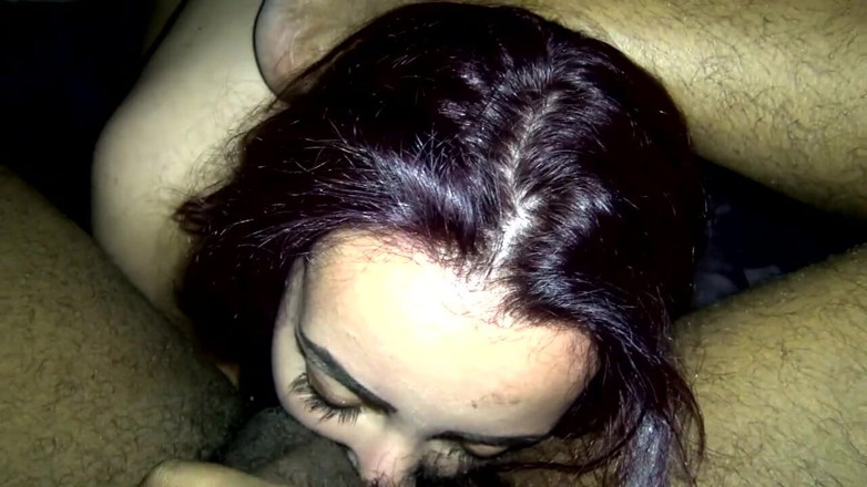 Cumbizz: Ragazza olandese dice parolacce e ingoia una grande sborrata grande...
