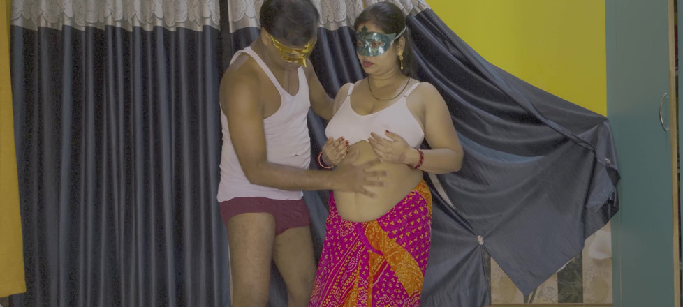 Desihoneycouple: Pooja Bhabhi 与你的小白鹿发生性关系并潮吹