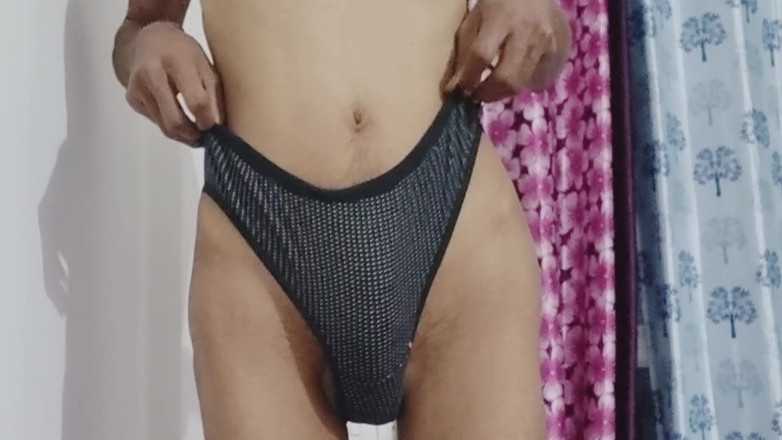 Nickey: Sissy chlapec nosí máminy kalhotky