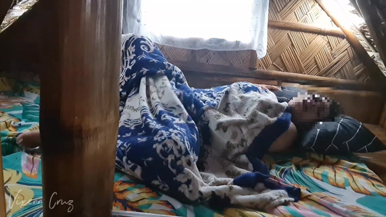 Vixenn Cruz: Utomhus fingrar vid Nipa Hut våt droppande tight fitta smutsig...