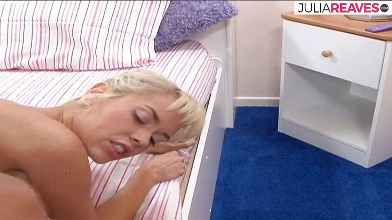 Date your Dreamgirl: Blond tjej suger en enorm kuk och rider den sedan...