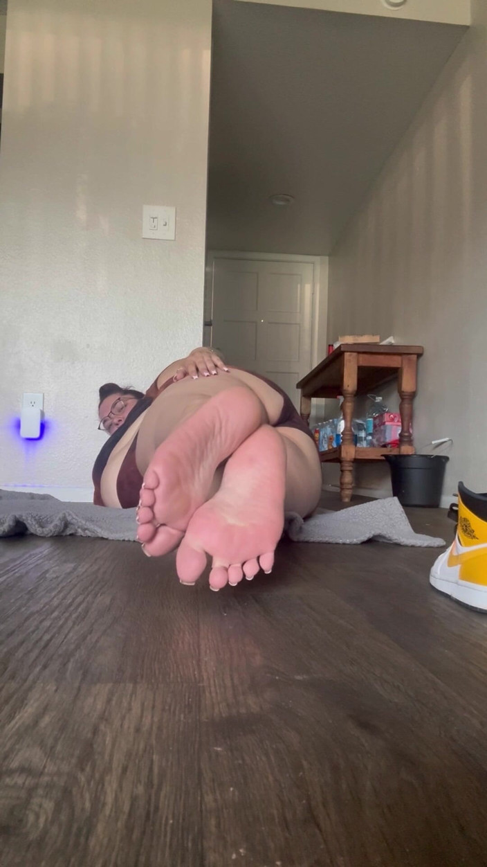 SofieeSoles: ホットソールズ、裸足でスニーカーを履いて