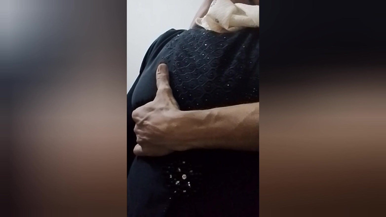 Aizzee: Дезі сусіди трахаються на сходах