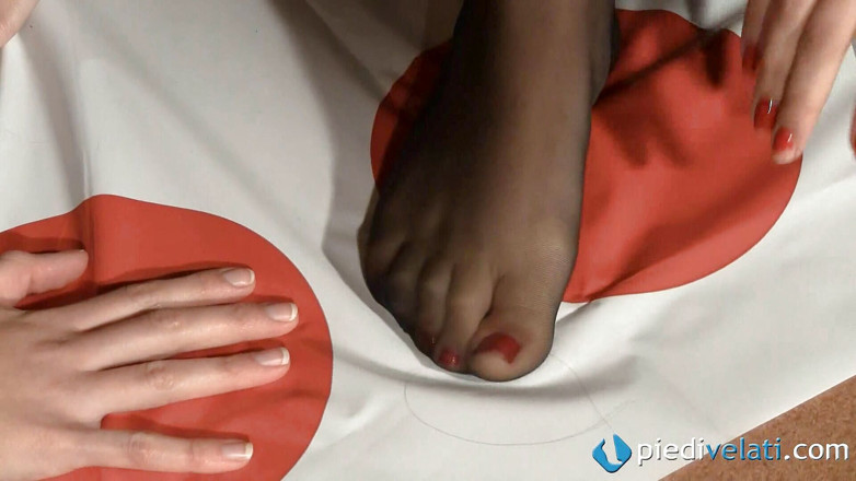 Foot Fetish HD: Дві милі тінки брюнетки грають у гарну гру