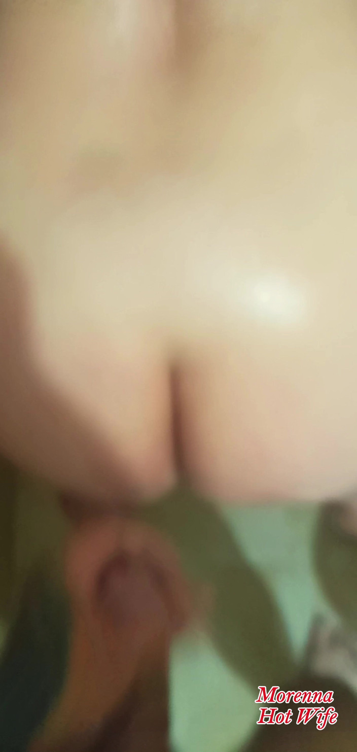 Nalgona Hot Wife: परिपक्व स्नान कर रही थी और सुंदर गांड चुदाई के साथ समाप्त होती है