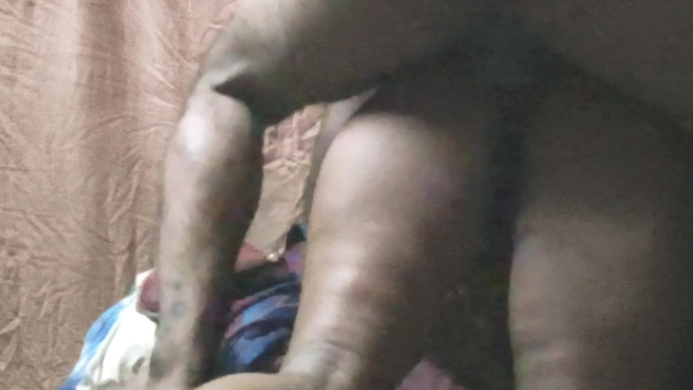 Indian anal: Mijn schoonzus genietend maar hard anaal plug
