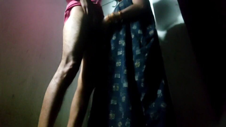 Guddi: Istri teman desi ngentot di luar ruangan di malam hari...