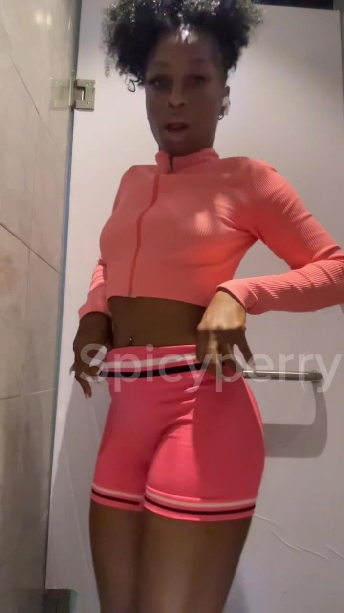 Spicy perry: Hot Ebony Teen Peeing in a Public Toilet