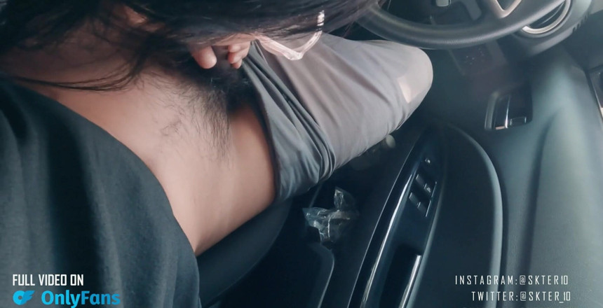 18_honey: 그는 나를 먹도록 데려갈 것이라고 말했습니다.