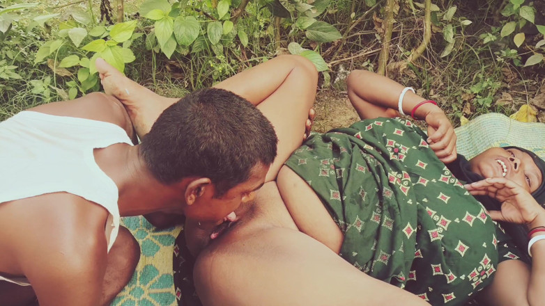 Sexyrani327: Bhabhi jiran desi mengongkek pantat besar di luar