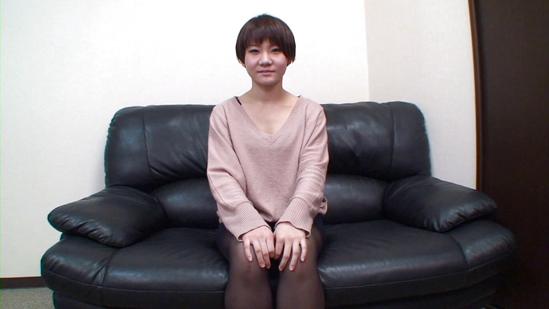 Japan Lust: 小柄な日本の短い髪の十代が中出しでいっぱいになる