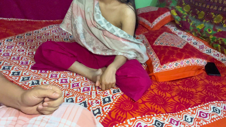 Riya Chowdhury: J’ai baisé ma jeune demi-sœur sexy toute la nuit pour...