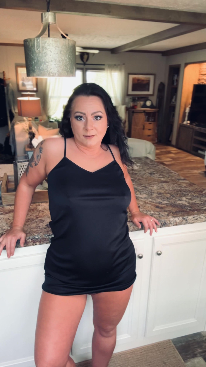 Gia Farina: ホットな主婦はみんなが出ている間に遊ぶ