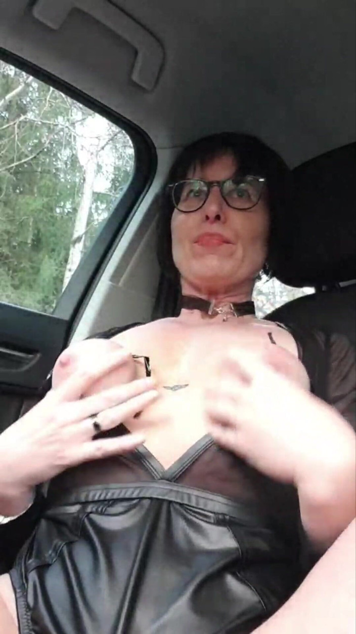 JulieEroticDress: Berjalan bogel di luar dengan pancutan mani di alam semula...